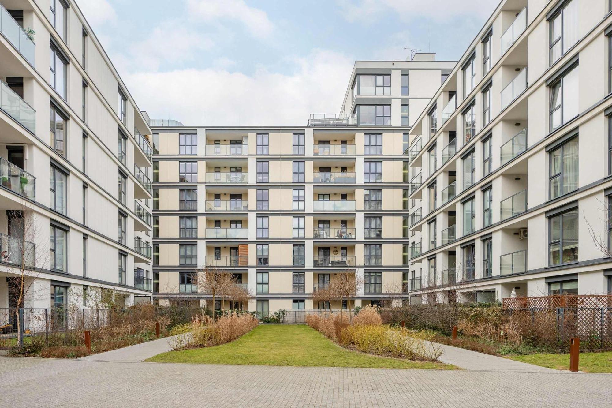 Family With Air Conditioning And Parking In Warsaw's Mokotow District By Renters Warszawa