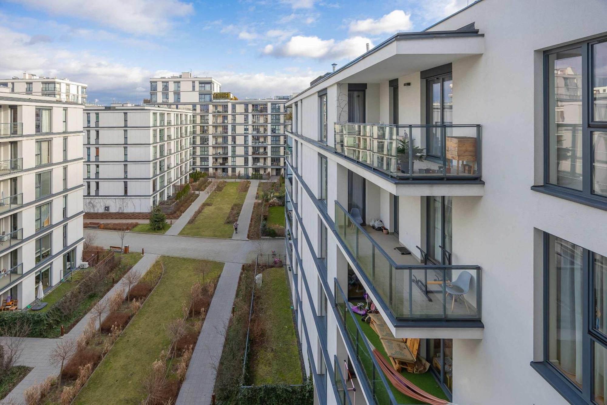 Family With Air Conditioning And Parking In Warsaw's Mokotow District By Renters Warszawa