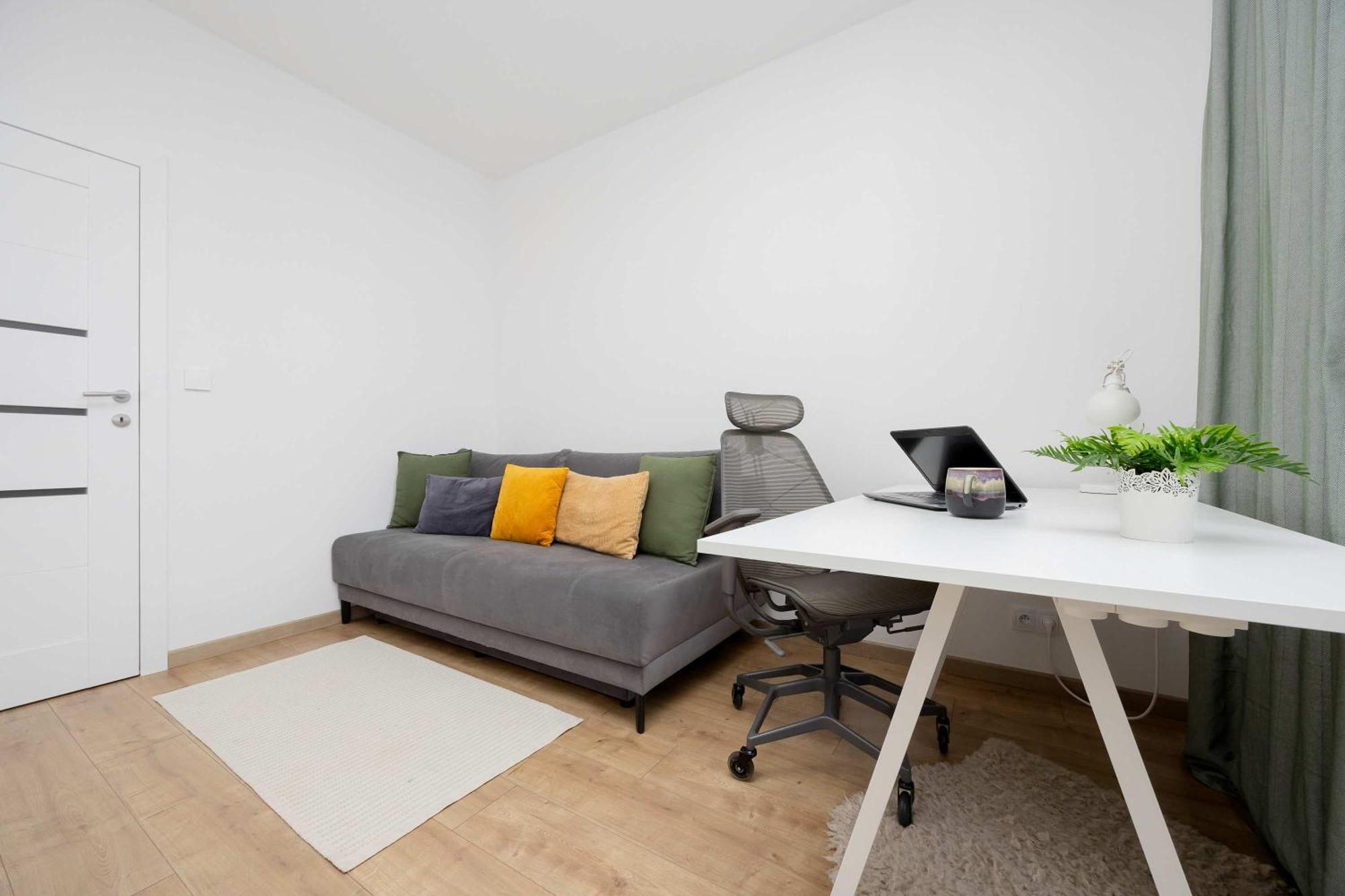 Family With Air Conditioning And Parking In Warsaw's Mokotow District By Renters * Warszawa